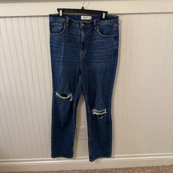 Abercrombie & Fitch Ultra High Rise Ankle Straight Jean (Medium, 31 LONG) - Picture 2 of 4